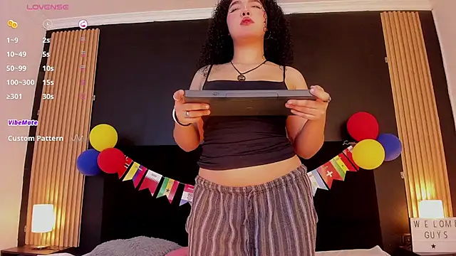 Snapshot of lunadoll18 chatting on July 6, 4:09 am lunadoll18 online show from July 6, 4:09 am
