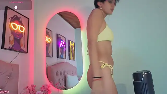 Snapshot of Sophie_Mcgreen chatting on June 17, 7:37 pm Sophie Mcgreen online show from June 17, 7:37 pm