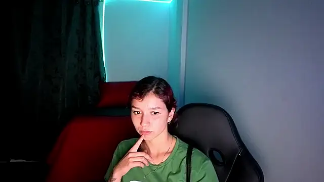 Skinny queen 20 online show from June 19, 12:59 am