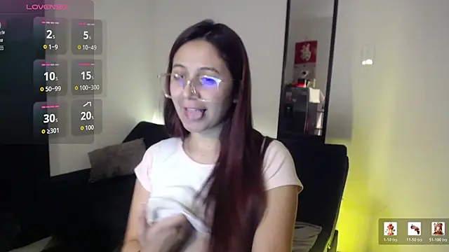 Snapshot of tiana_sweet chatting on June 20, 2:14 am tiana sweet online show from June 20, 2:14 am