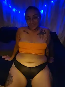 Snapshot of sweetshubbymami chatting on July 3, 9:37 am sweetshubbymami online show from July 3, 9:37 am