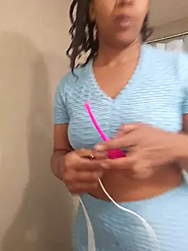 Snapshot of NAOMIdaFreakXXXXX chatting on November 15, 10:45 am NAOMIdaFreakXXXXX online show from November 15, 10:45 am