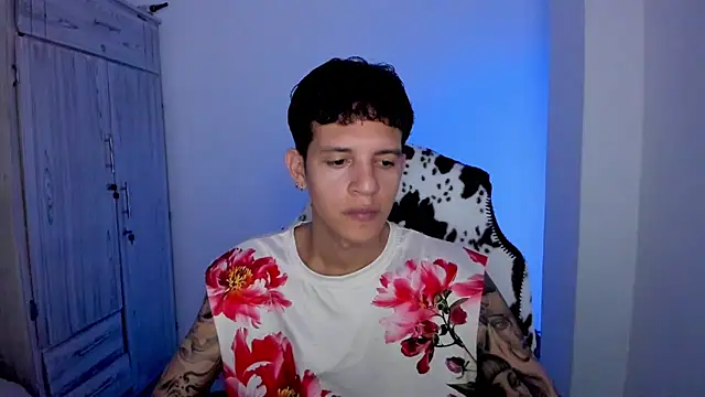 tylerrnova online show from June 24, 4:22 am