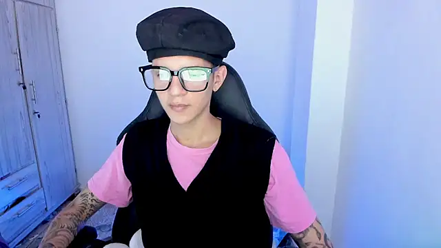 tylerrnova online show from July 5, 2:29 am