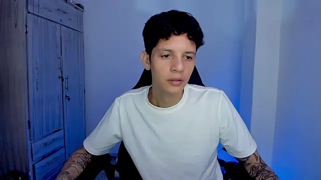 tylerrnova online show from July 30, 12:42 am