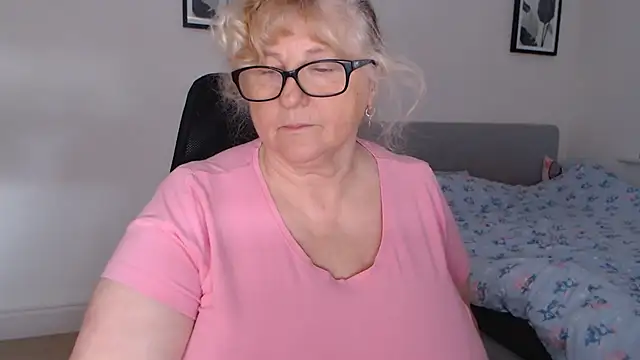 Snapshot of NoraMelow chatting on July 4, 11:05 am NoraMelow online show from July 4, 11:05 am