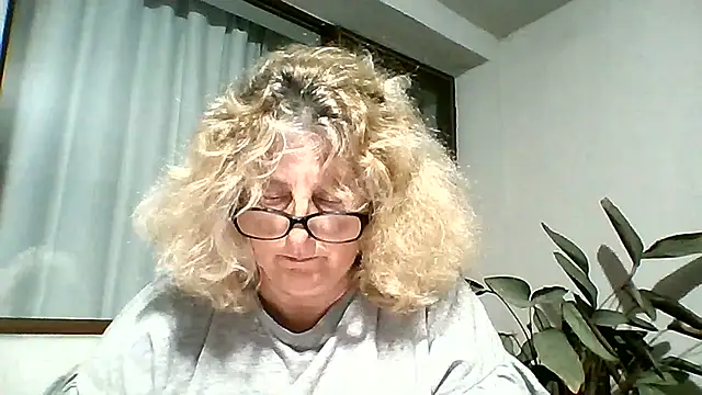 Snapshot of NoraMelow chatting on August 2, 9:02 pm NoraMelow online show from August 2, 9:02 pm