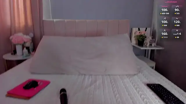 Snapshot of MissMiaTv chatting on October 20, 3:29 am MissMiaTv online show from October 20, 3:29 am