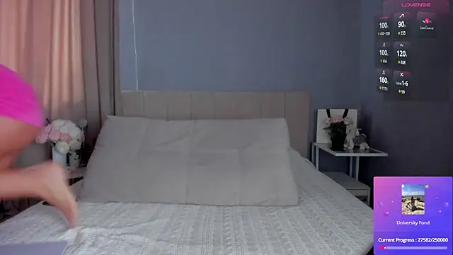 Snapshot of MissMiaTv chatting on October 30, 4:25 am MissMiaTv online show from October 30, 4:25 am