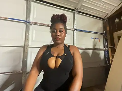 bighettobooty online show from July 8, 3:11 am