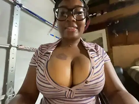 bighettobooty online show from July 23, 6:22 am