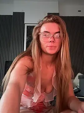 TaliaWhiteX online show from June 25, 8:24 pm