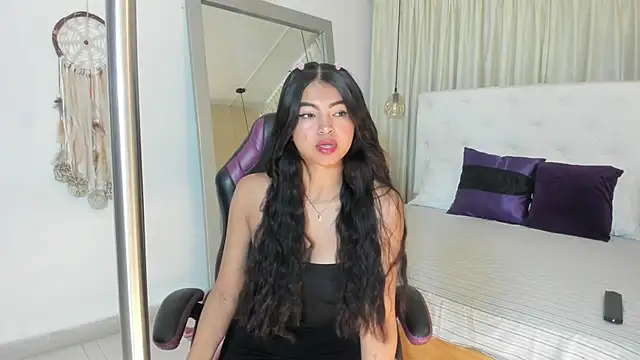 Snapshot of Sophi_Lee__ chatting on June 20, 12:52 pm Sophi Lee online show from June 20, 12:52 pm