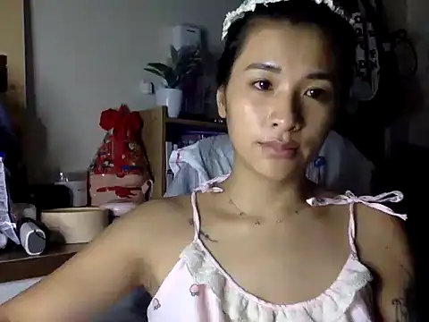 Snapshot of LavitaCen chatting on June 18, 5:50 pm LavitaCen online show from June 18, 5:50 pm