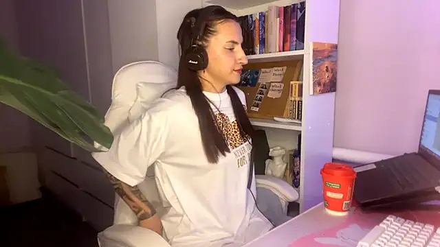 Snapshot of Monica_Cutersseys chatting on June 19, 5:50 pm Monica Cutersseys online show from June 19, 5:50 pm