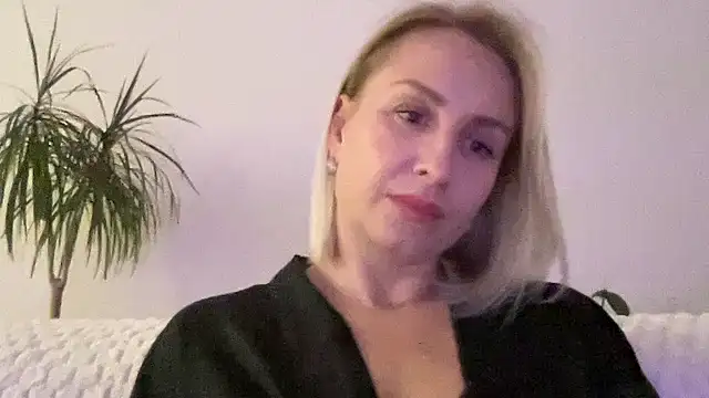 Snapshot of Delissaxx chatting on June 22, 7:11 pm Delissaxx online show from June 22, 7:11 pm