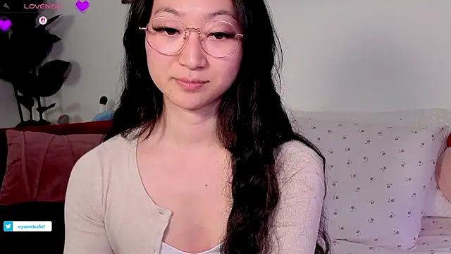 Snapshot of MySweetSofie chatting on February 12, 2:06 am MySweetSofie online show from February 12, 2:06 am