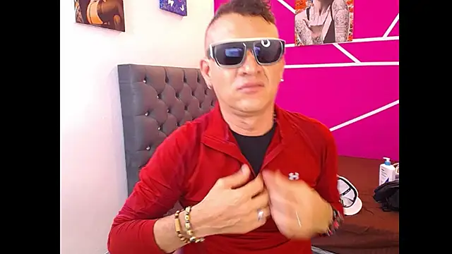 Snapshot of Cesirry_ chatting on June 23, 7:34 pm Cesirry online show from June 23, 7:34 pm