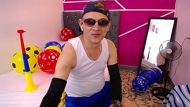 Snapshot of Cesirry_ chatting on July 7, 7:51 pm Cesirry online show from July 7, 7:51 pm
