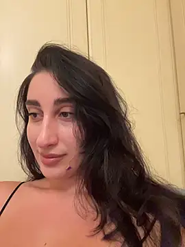 Snapshot of _Elina_ chatting on June 24, 8:24 am Elina online show from June 24, 8:24 am