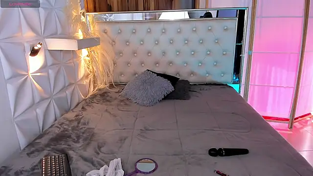 Snapshot of miss_alice_jones chatting on July 29, 8:40 pm miss alice jones online show from July 29, 8:40 pm