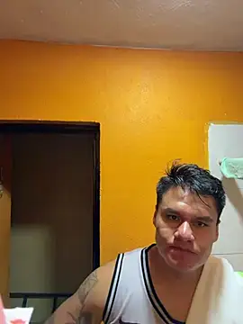 Snapshot of LatinoLeones chatting on July 14, 4:50 am LatinoLeones online show from July 14, 4:50 am