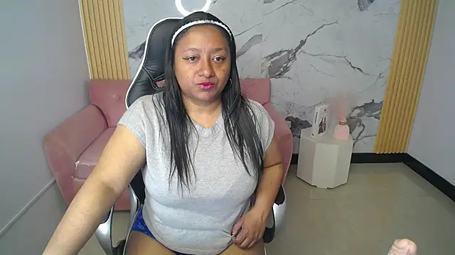 Snapshot of Alicia1_ch chatting on June 24, 3:05 am Alicia1 ch online show from June 24, 3:05 am