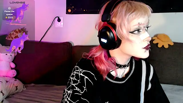 Snapshot of meow_nicole chatting on July 5, 6:59 pm meow nicole online show from July 5, 6:59 pm
