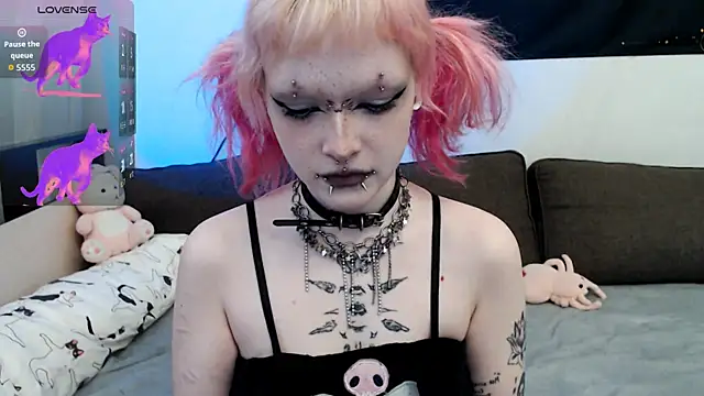 Snapshot of meow_nicole chatting on July 21, 5:32 am meow nicole online show from July 21, 5:32 am