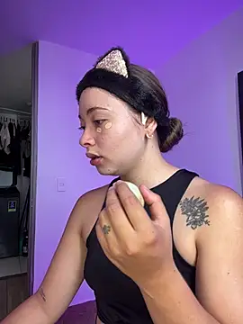 mia bornner online show from July 8, 6:12 pm