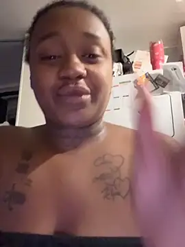 Snapshot of Ebonnyxx chatting on June 22, 9:34 pm Ebonnyxx online show from June 22, 9:34 pm