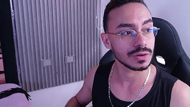 Snapshot of thomas_montiel chatting on July 3, 7:31 pm thomas montiel online show from July 3, 7:31 pm