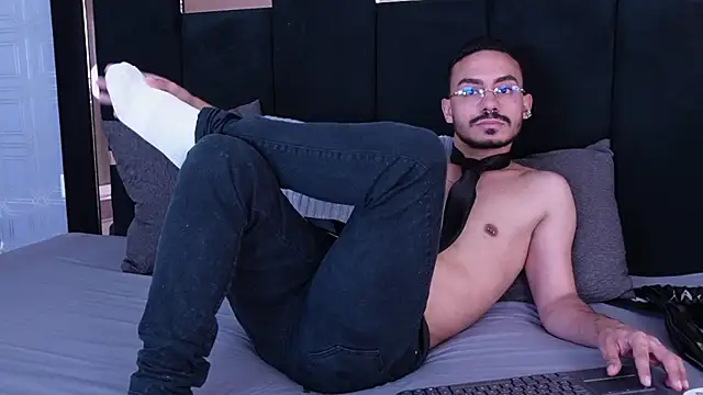 Snapshot of thomas_montiel chatting on July 6, 7:16 pm thomas montiel online show from July 6, 7:16 pm