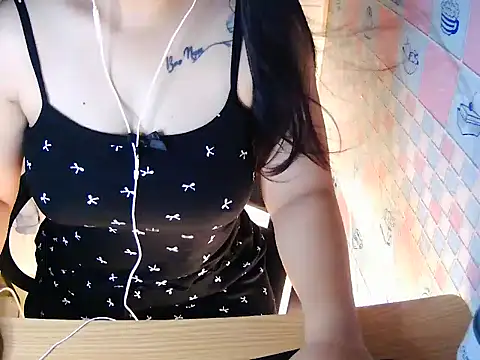 Jui-Es online show from August 3, 10:57 pm