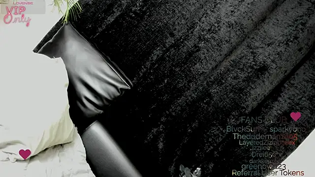 love amor  online show from March 10, 12:15 am