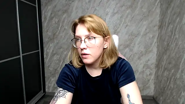 Reginasmilee online show from March 6, 5:57 am