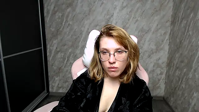 Reginasmilee online show from March 7, 6:46 am