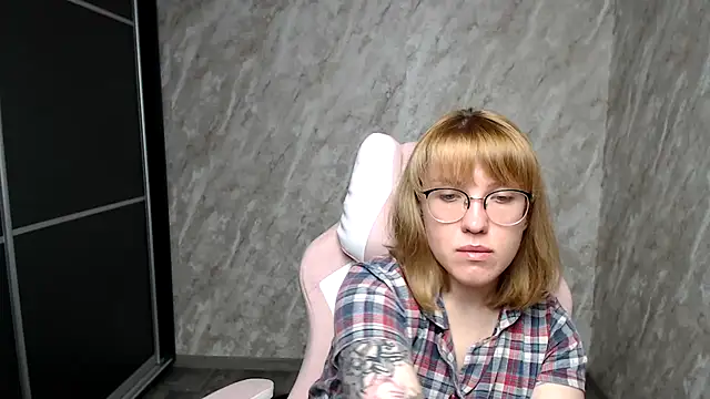 Reginasmilee online show from March 8, 5:59 am