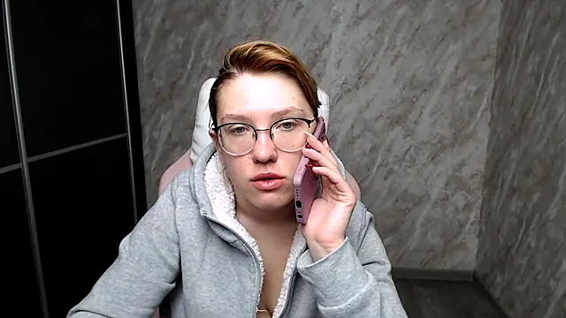 Reginasmilee online show from March 11, 4:43 am