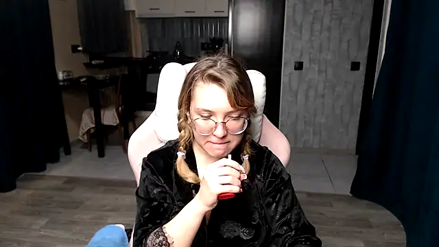 Reginasmilee online show from September 21, 2:02 am