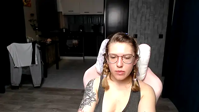 Reginasmilee online show from September 24, 1:09 am