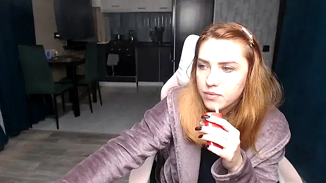 Reginasmilee online show from November 4, 1:05 am