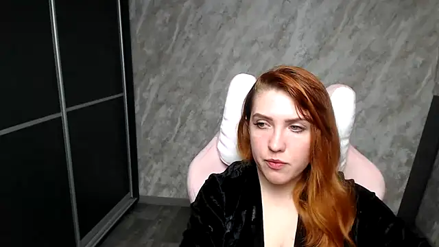 Reginasmilee online show from February 24, 2:26 pm