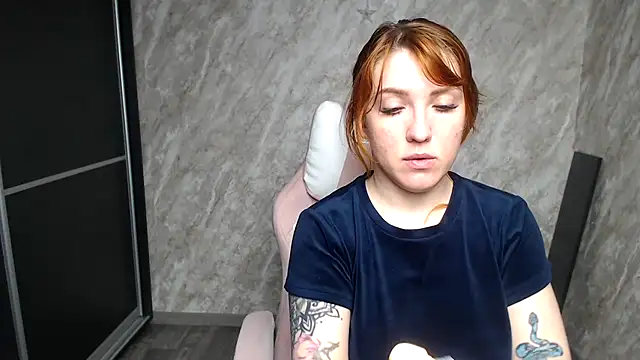 Reginasmilee online show from March 7, 5:43 pm