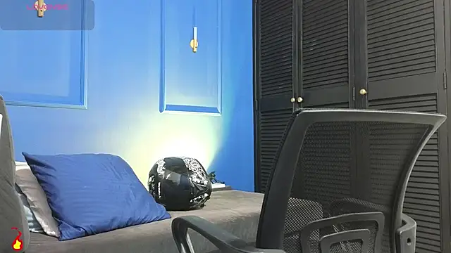 Kiing 001 online show from July 4, 1:17 pm