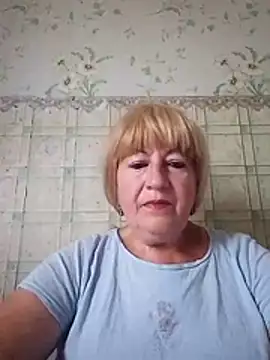 Snapshot of EmmaSwan555 chatting on July 10, 2:41 pm EmmaSwan555 online show from July 10, 2:41 pm