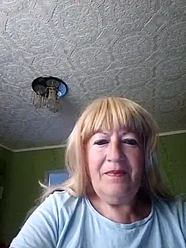 Snapshot of EmmaSwan555 chatting on July 12, 5:09 am EmmaSwan555 online show from July 12, 5:09 am