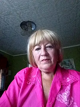 Snapshot of EmmaSwan555 chatting on July 20, 4:16 am EmmaSwan555 online show from July 20, 4:16 am