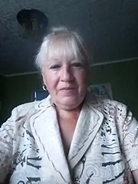 Snapshot of EmmaSwan555 chatting on July 22, 4:32 pm EmmaSwan555 online show from July 22, 4:32 pm