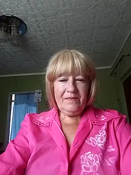 Snapshot of EmmaSwan555 chatting on July 24, 9:18 am EmmaSwan555 online show from July 24, 9:18 am